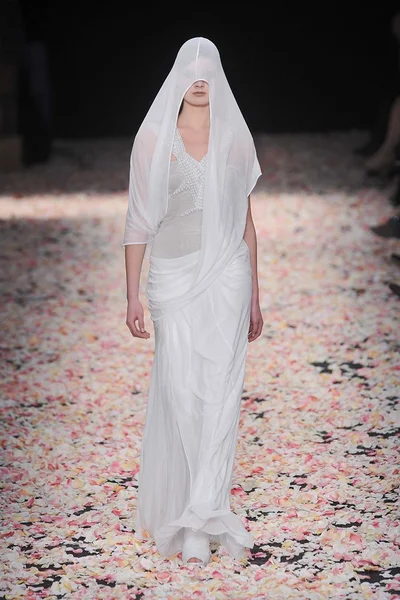 Look 15